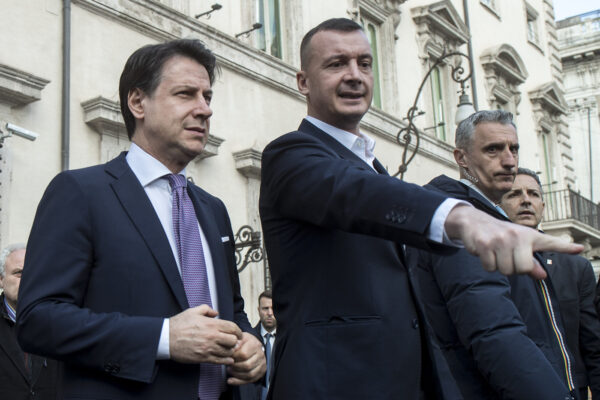 Foto Roberto Monaldo / LaPresse
27-01-2020 Roma
Politica
Il Presidente del Consiglio Giuseppe Conte commenta l’ esito elezioni regionali all’esterno di Palazzo Chigi
Nella foto Giuseppe Conte, Rocco Casalino

Photo Roberto Monaldo / LaPresse
27-01-2020 Rome (Italy)
Statements by the Prime Minister Giuseppe Conte on regional elections
In the pic Giuseppe Conte, Rocco Casalino