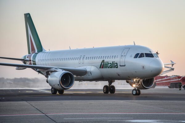 Rebus Alitalia, nessuna offerta ai commissari: si va verso l’ottava proroga