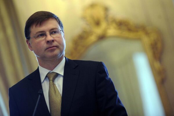 Manovra, il vice presidente della Commissione Ue: “Preoccupati, ma non pensiamo a una bocciatura”