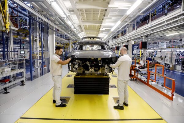 Fca-Psa, le nozze a un passo: firma attesa domani