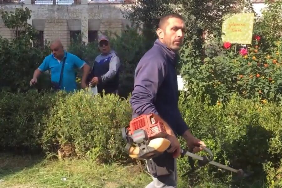 I detenuti riqualificano l’aiuola dedicata a Gelsomina Verde: “Così ci sentiamo utili”