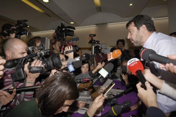 Salvini esulta per il risultato in Umbria: “Ci avevo scommesso un caffè”