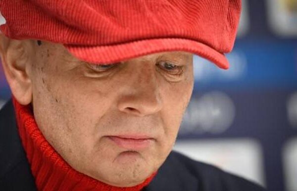 Mihajlovic, la dedica alla moglie: “Ha più palle di me” Mihajlovic, la dedica alla moglie: “Ha più palle di me”