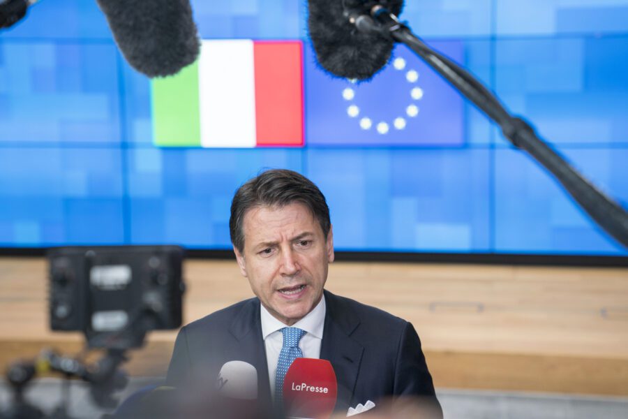 Manovra, la commissione Ue avverte l’Italia: “Dovete ridurre il debito”