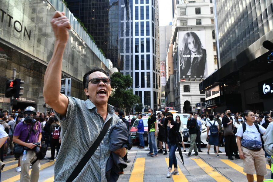 Hong Kong, oltre un milione di persone firma petizione online per chiedere la fine delle violenze