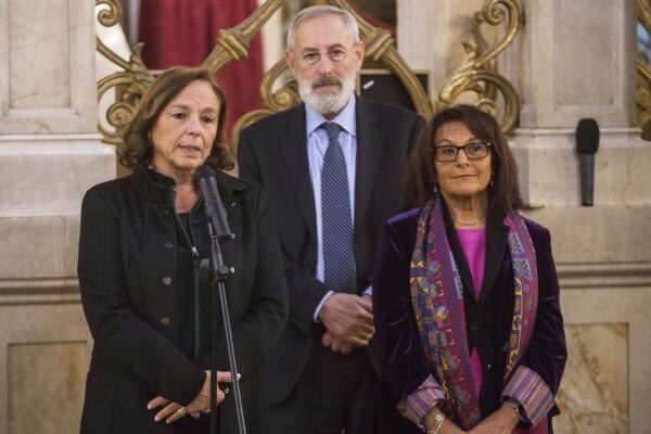 Foto LaPresse – Andrea Panegrossi
11/11/2019 – Roma, Italia. POLITICA
La visita del ministro Luciana Lamorgese presso la Comunità Ebraica di Roma.
Il ministro Lamorgese, Riccardo Di Segni e Gerarda Pantaleone


 
Photo LaPresse – Andrea Panegrossi
11/11/2019- Rome, Italy
La visita del ministro Luciana Lamorgese presso la Comunità Ebraica di Roma