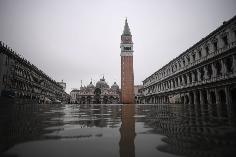 Acqua alta a Venezia, dal Consiglio dei ministri 20 milioni e stato di emergenza