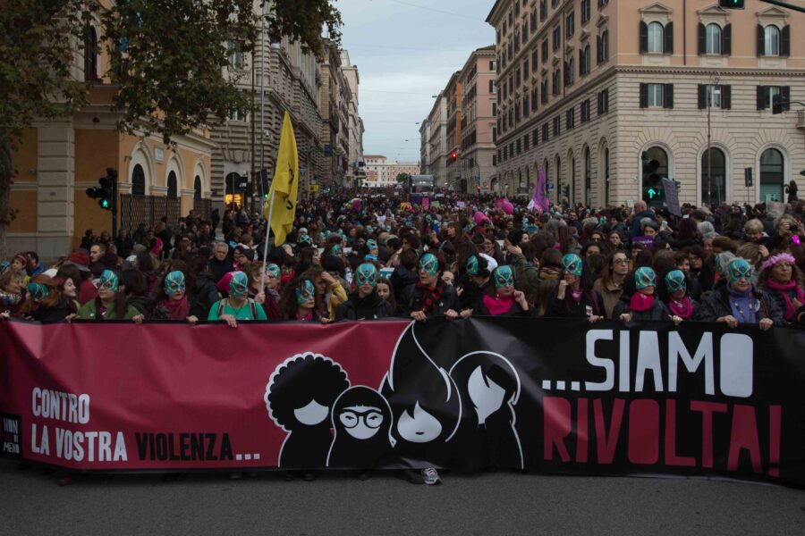 Femminicidi, basta con l’inutile bla bla bla della politica