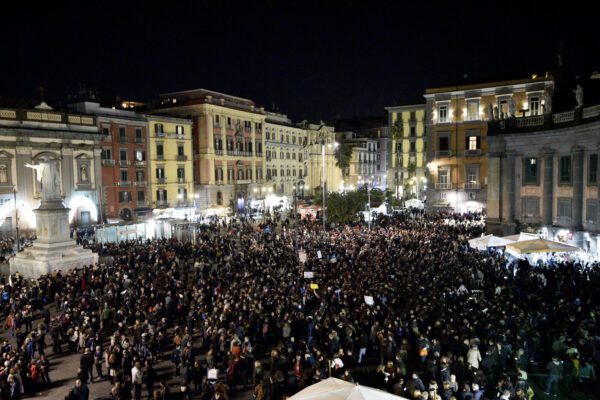 Sardine, arriva l’appoggio di Prodi: “Mai vista una grande manifestazione che inneggia alla civiltà dei toni”