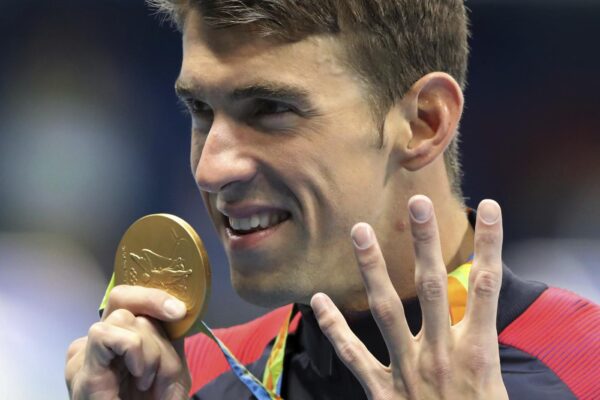 Storia di Michael Phelps, lo squalo di Baltimora: l’atleta più medagliato di sempre alle Olimpiadi
