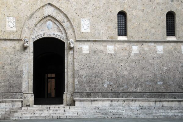 SIENA 25-01-2013
Piazza Salmbeni sede centrale di MPS
Foto Riccardo Sanesi/LaPresse
