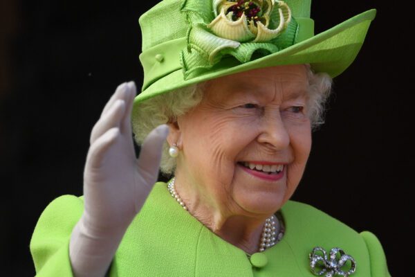 Elisabetta rinuncia all’ermellino. Svolta ambientalista per la royal family