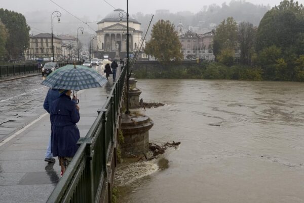 Maltempo in tutta Italia, nubifragi e venti forti: è allerta in 10 regioni