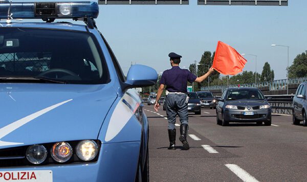 Blitz in autostrada, preso corriere della droga: in auto cocaina per un milione di euro