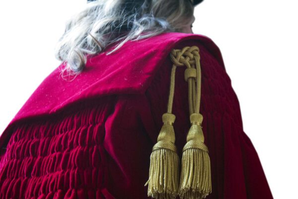 La magistratura italiana: un re nudo e malato che vuol curarsi da solo