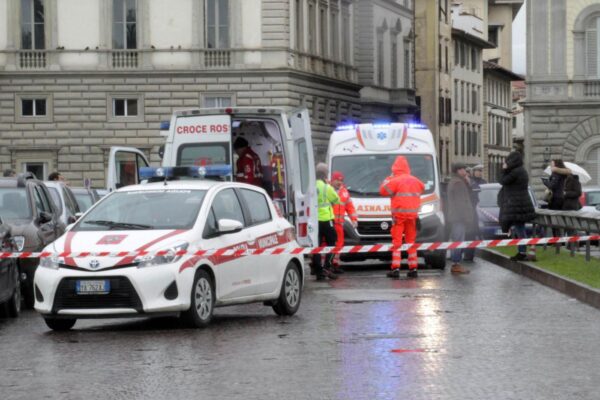 Firenze, coppia accoltellata in strada col cane: fermato l’aggressore