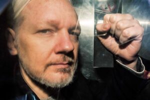 “Assange rischia di morire in carcere”, appello dei medici per il fondatore di Wikileaks
