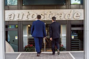 Autostrade, pressing dei 5 Stelle per la revoca: “Non hanno fatto ciò che dovevano” Autostrade, pressing dei 5 Stelle per la revoca: “Non hanno fatto ciò che dovevano”