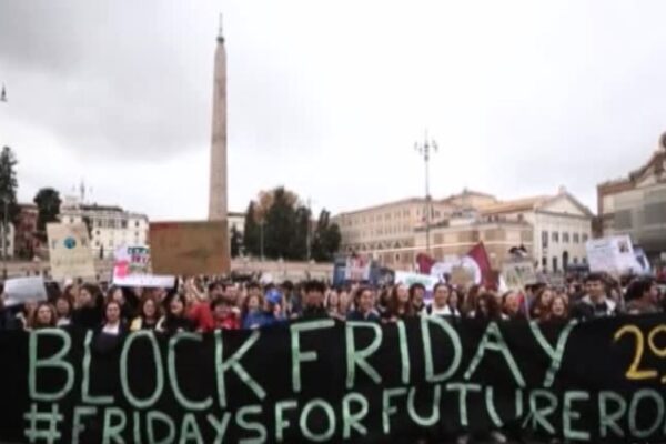 Fridays for Future a Roma: il Black Friday diventa “Block Friday”
