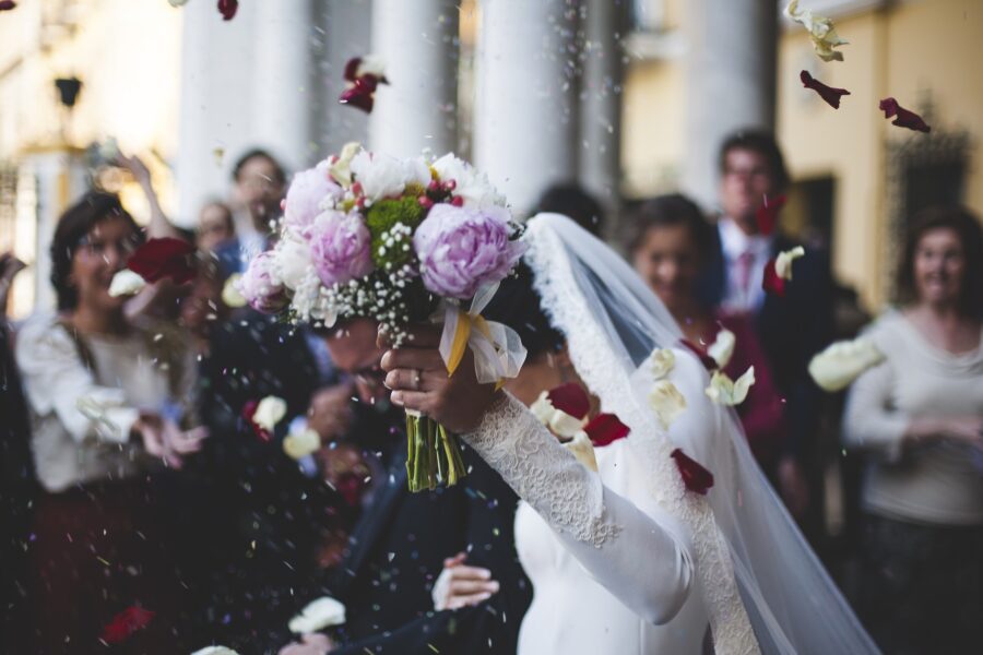 Matrimoni all’italiana: ci si sposa di più ma più tardi, le unioni civili superano quelle in chiesa