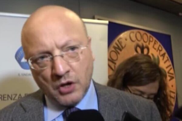 Mes, Boccia: “Accordo non può escludere Paese importante come l’Italia”