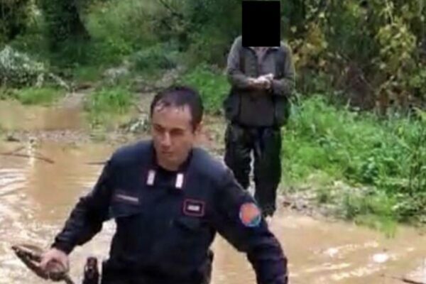 Cacciatore si perde mentre il fiume straripa, salvato dai carabinieri