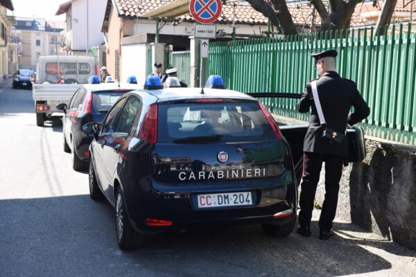 Mamma tenta di avvelenare il figlio con le pastiglie nel biberon e poi prova il suicidio