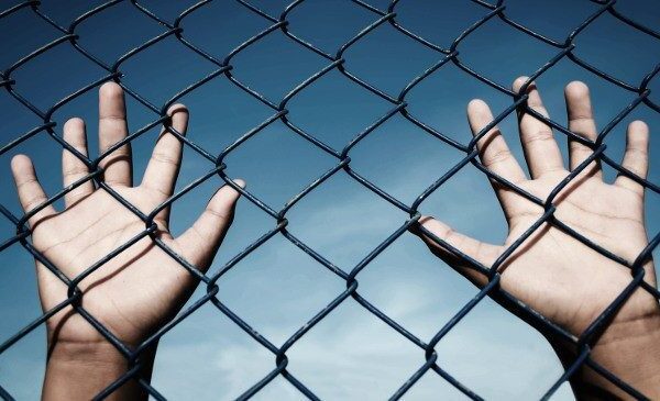 Per rieducare i minori va abolito il carcere