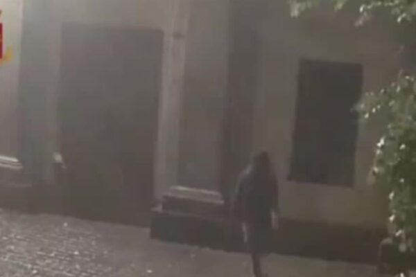 Un fermo per il rogo alla Cavallerizza, il piromane in azione