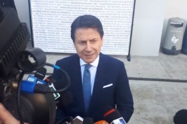 Ilva, Conte: “Ci sono vincoli contrattuali da rispettare, saremo inflessibili”