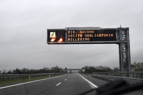 Savona, crolla tratto dell’autostrada A6 verso Torino