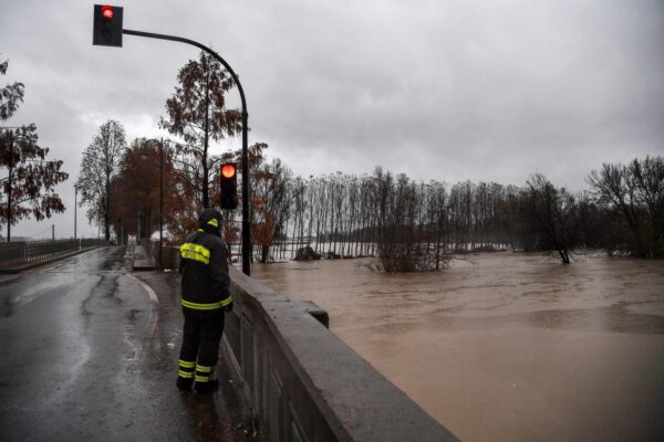 Maltempo, esonda il Ticino a Pavia. Allerta rossa in Emilia Romagna