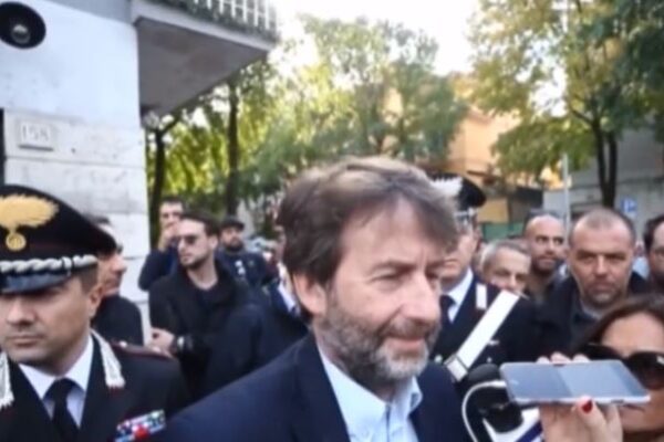 Rogo alla libreria “La Pecora elettrica”, Franceschini: “Atto intollerabile”