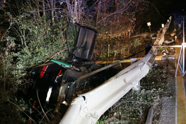 Foto Fabrizio Cattina/LaPressecronaca23 03 2019 – Paratico – BresciaIncidente mortale a Paratico: un giovane perde la vitaNella Foto l’auto distrutta nel luogo dell’incidente