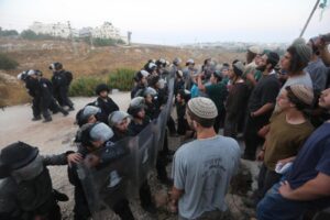 Israele, la svolta di Trump: “Gli insediamenti in Cisgiordania sono legittimi”