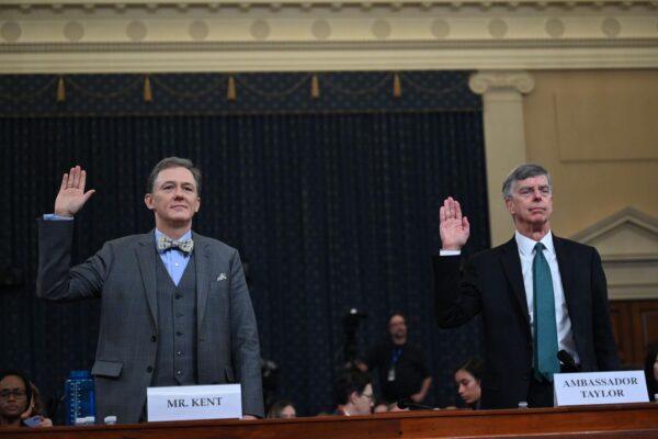 Impeachment, partono le audizioni pubbliche: “Trump ossessionato dall’indagine su Biden”