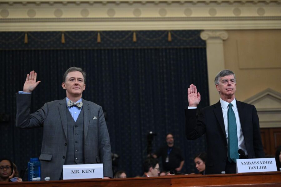 Impeachment, partono le audizioni pubbliche: “Trump ossessionato dall’indagine su Biden”