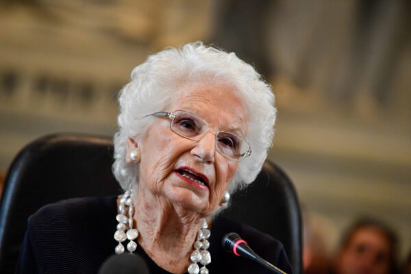 Biella dice ‘no’ alla cittadinanza onoraria a Liliana Segre e premia Ezio Greggio che la rifiuta