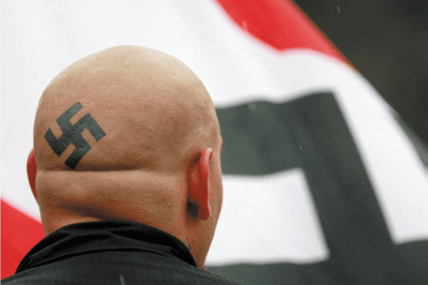 Dresda, allarme Nazi. Il consiglio comunale proclama lo stato d’emergenza