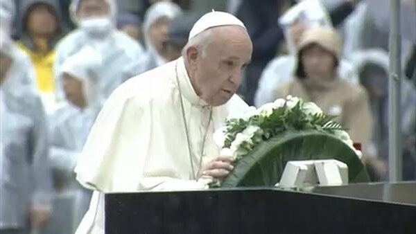 Papa Francesco a Nagasaki: “Simbolo di orrore, stop a armamenti nucleri”