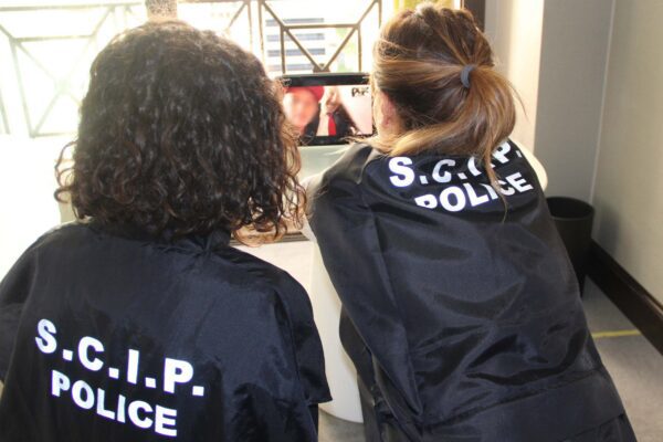 Alvin torna in Italia, fu rapito dalla madre combattente dell’Isis Alvin torna in Italia, fu rapito dalla madre combattente dell’Isis