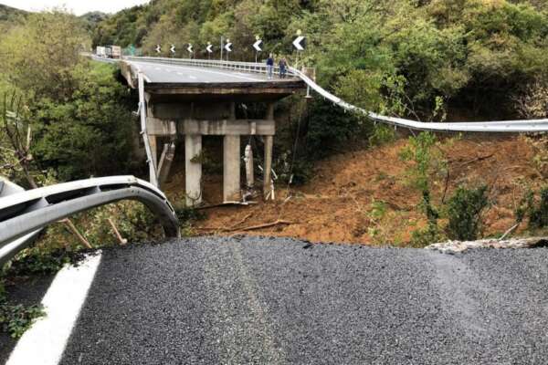 Chiusura dell’A26, il procuratore di Genova: “Ponti come dei balconi con soletta sgretolata”