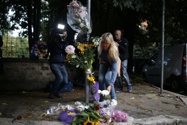 Foto: Cecilia Fabiano-LaPresse 
25-10-2019 Roma( Italia) 
Cronaca: omicidio luca sacchi alla caffarella 
Nella Foto: i fiori sul luogo dell’omicidio  

Photo: Cecilia Fabiano- LaPresse 
October,25, 2019 Rome ( Italy ) 
News :young man killed in Rome with a shot in the head 
 in The Pic : flowers on the killing place