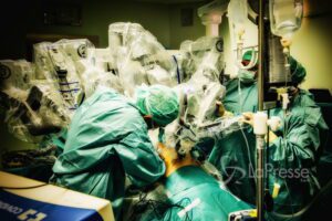 Suona il piano durante l’operazione per il tumore al cervello