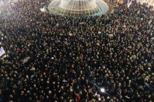 Invasione di sardine a Genova: “No al sovranismo” sulle note di De Andrè