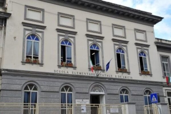 Scuola sequestrata dai carabinieri, la procura apre un’indagine per “omissione di lavori”