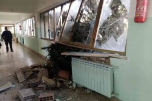 Scuole chiuse 4 giorni per maltempo, affondo contro il sindaco: “Ormai non è più un’emergenza”