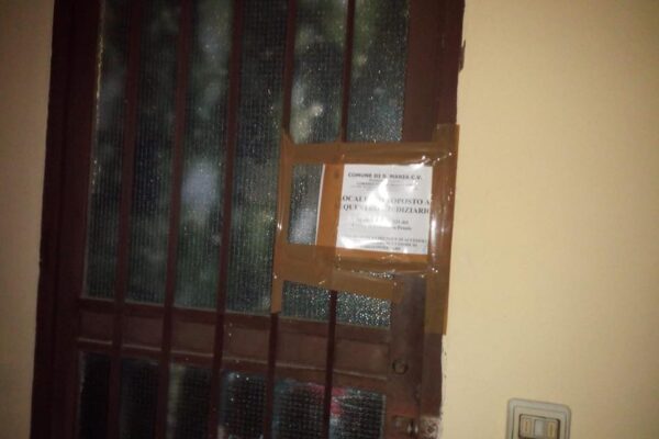 Vigile si spaccia per cliente e scopre la ‘casa del sesso’