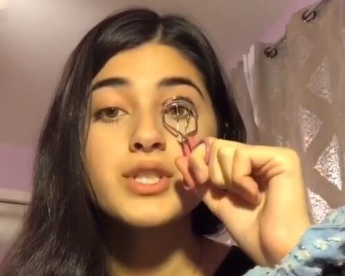 Finge un tutorial sul make up per denunciare i lager cinesi e beffa la censura