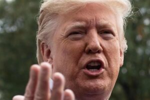 Impeachment, Pelosi avvia la messa in stato di accusa di Trump